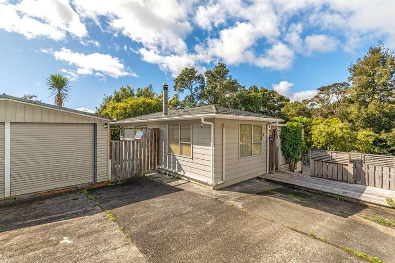 Photo of property in 19 Stallard Place, Glen Eden, Auckland, 0602