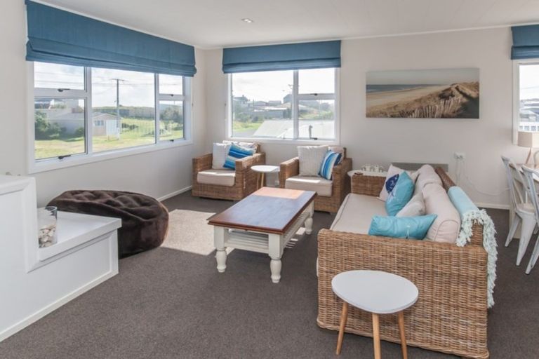 Photo of property in 35 Marine Parade South, Foxton Beach, Foxton, 4815