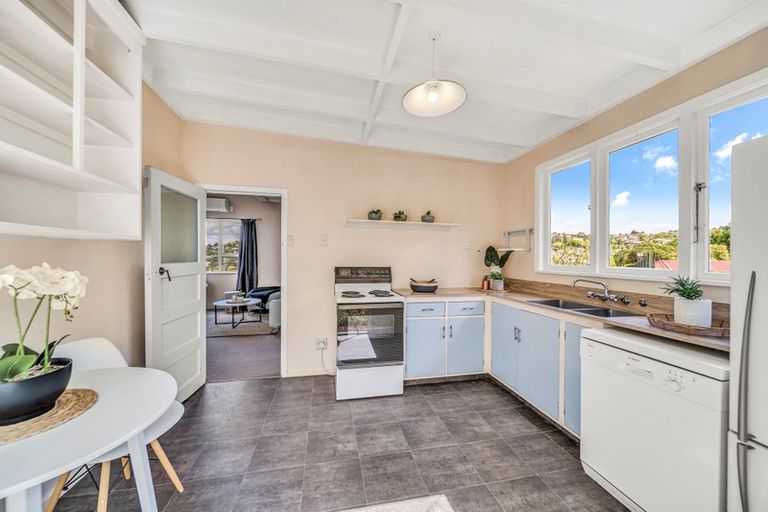 Photo of property in 25 Shortland Street, Caversham, Dunedin, 9011