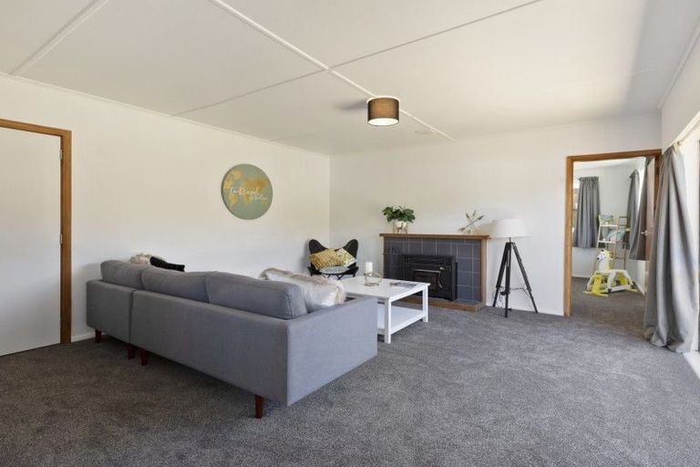 Photo of property in 47 Bird Grove, Stokes Valley, Lower Hutt, 5019