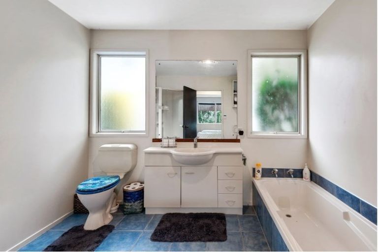 Photo of property in 1/29 Katrina Place, Massey, Auckland, 0614