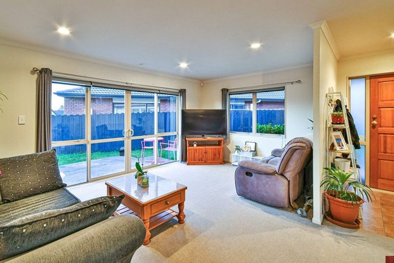 Photo of property in 22 Carisbrook Crescent, Papakura, 2110