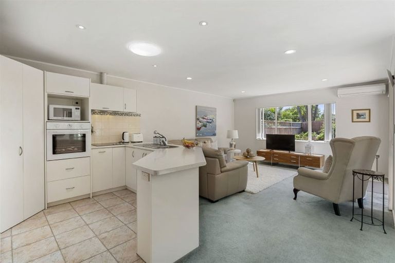 Photo of property in 10 Palmgreen Court, Stanmore Bay, Whangaparaoa, 0932