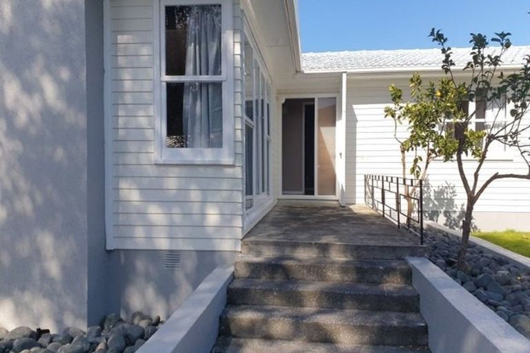 Photo of property in 81 Lauderdale Road, Birkdale, Auckland, 0626