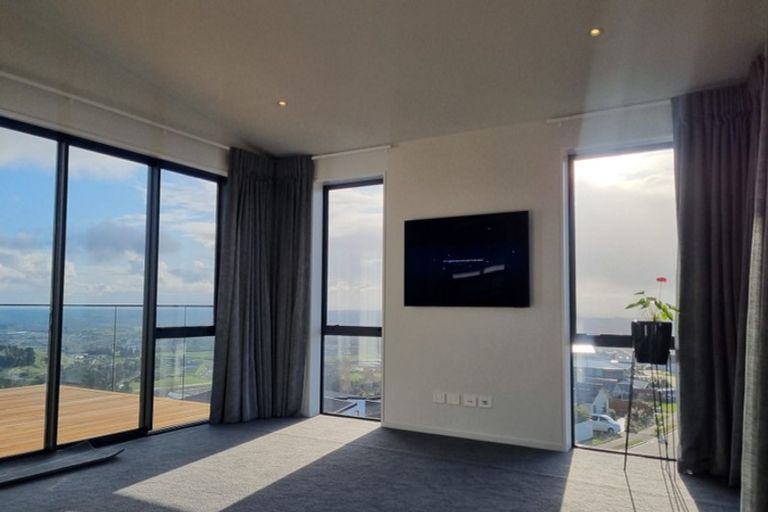 Photo of property in 137 Penruddock Rise, Westmorland, Christchurch, 8025