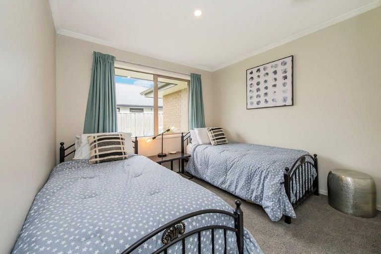 Photo of property in 26 Shillingford Boulevard, Rolleston, 7615