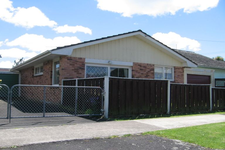 Photo of property in 2/1 Hill Road, Papatoetoe, Auckland, 2025