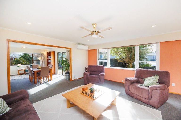 Photo of property in 2 Oban Place, Awapuni, Palmerston North, 4412