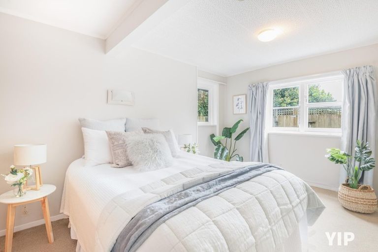 Photo of property in 27 Spenmoor Street, Newlands, Wellington, 6037