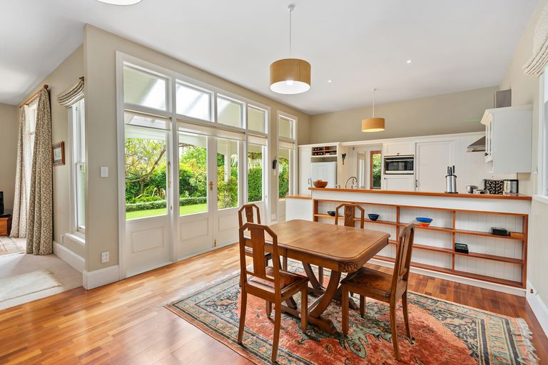 Photo of property in 93 Dyers Pass Road, Cashmere, Christchurch, 8022