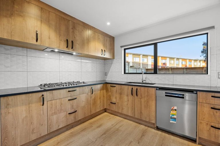 Photo of property in 60 Bordeaux Parade, Te Atatu South, Auckland, 0610