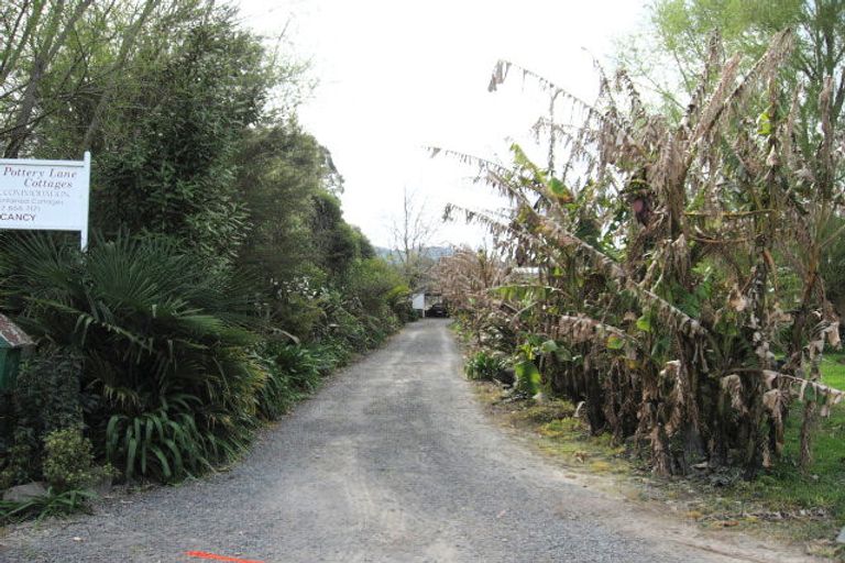 Photo of property in 25 Pottery Lane, Coromandel, 3506