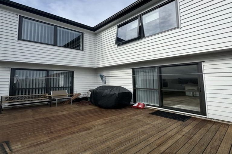Photo of property in 27c Sunnyside Road, Sunnyvale, Auckland, 0612