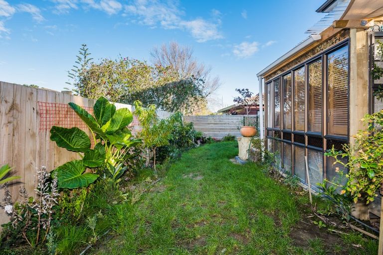 Photo of property in 6a Mchardy Place, Glenfield, Auckland, 0627