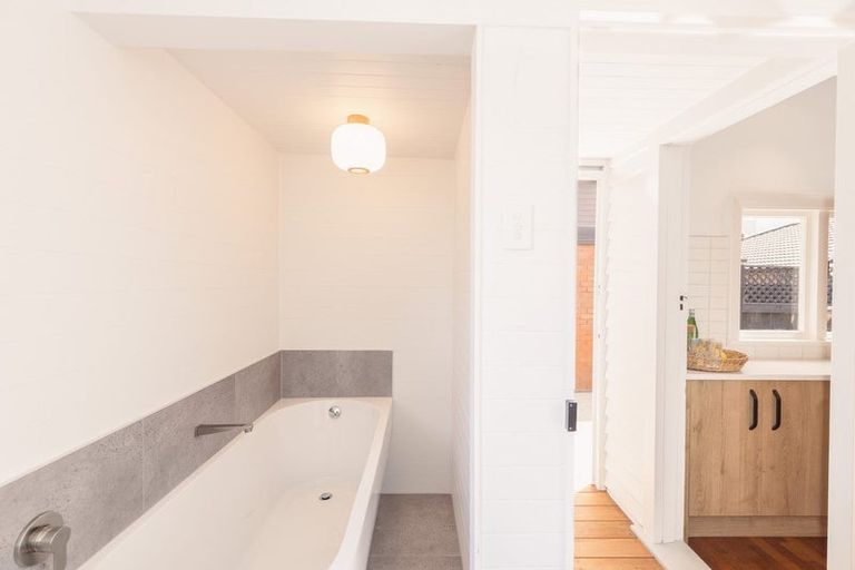 Photo of property in 8 Freyberg Avenue, Riccarton, Christchurch, 8011