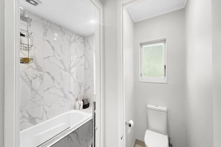 Photo of property in 28 Merriefield Avenue, Forrest Hill, Auckland, 0620