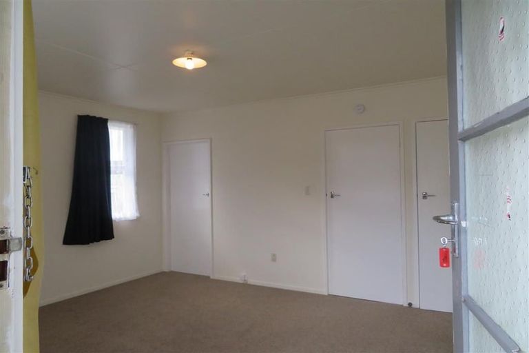 Photo of property in 1/136-138 Waddington Drive, Naenae, Lower Hutt, 5011