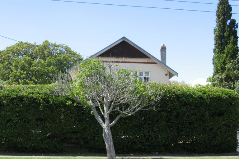 Photo of property in 26 Russell Street, Stanley Point, Auckland, 0624
