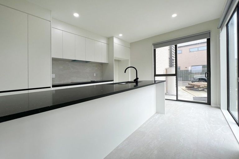 Photo of property in 16 Yellow Pear Lane, Karaka, 2578