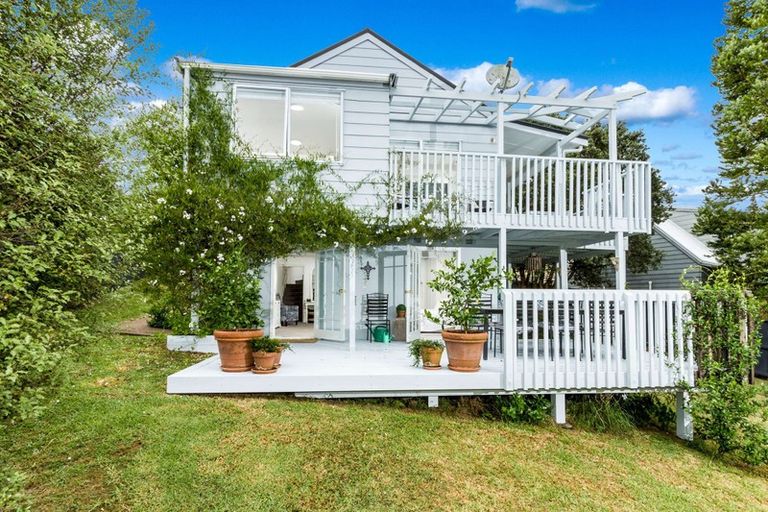 Photo of property in 134 Lynn Road, Bayview, Auckland, 0629