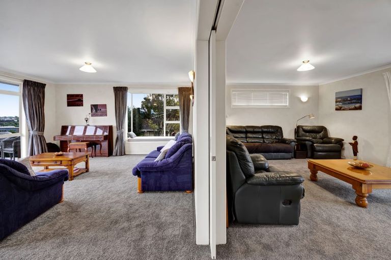 Photo of property in 21 Longview Drive, Merrilands, New Plymouth, 4312