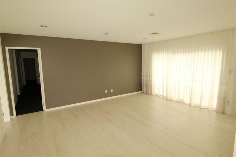 Photo of property in 19 Eastview Crescent, Stanmore Bay, Whangaparaoa, 0932