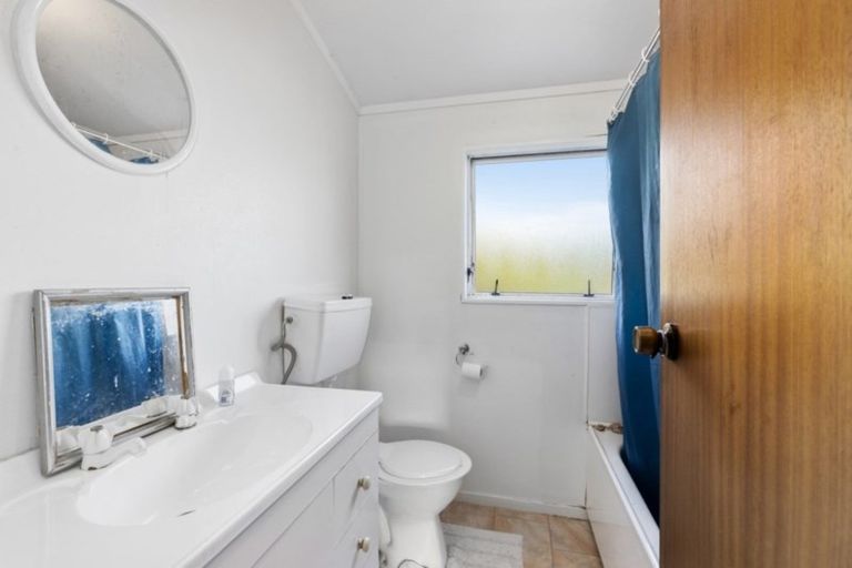 Photo of property in 17 Glen Road, Stokes Valley, Lower Hutt, 5019