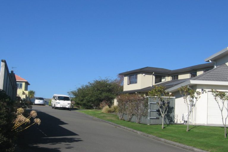 Photo of property in 26 Lanyon Place, Whitby, Porirua, 5024