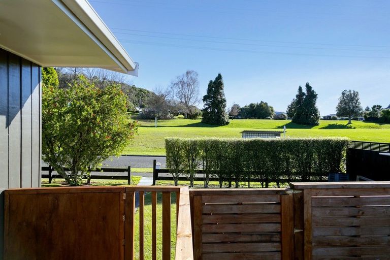 Photo of property in 11 Besley Place, Acacia Bay, Taupo, 3330