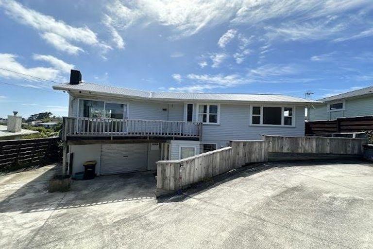 Photo of property in 32 Lynda Avenue, Paparangi, Wellington, 6037