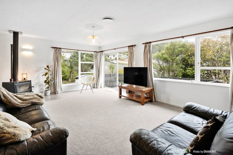 Photo of property in 48 Thurleigh Grove, Karori, Wellington, 6012