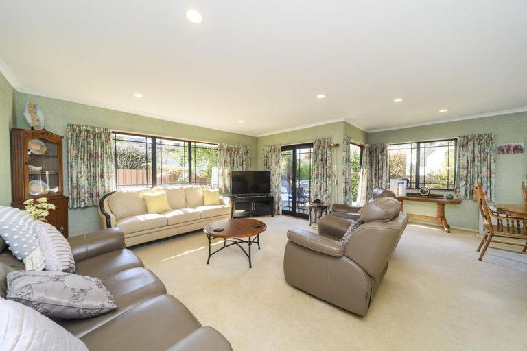 Photo of property in 23 Chadwick Place, Highbury, Palmerston North, 4412