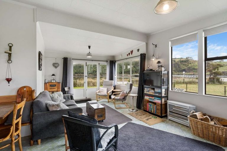 Photo of property in 5 Lakeside Road, Hinahina, Owaka, 9586