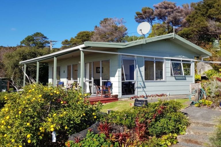 Photo of property in 40 Puriri Road, Te Kouma, Coromandel, 3581