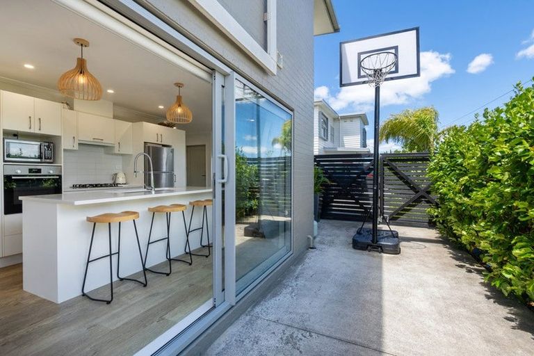 Photo of property in 17 Karauria Lane, Orewa, 0931