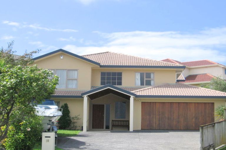 Photo of property in 18 Te Hoe Grove, Pinehill, Auckland, 0632