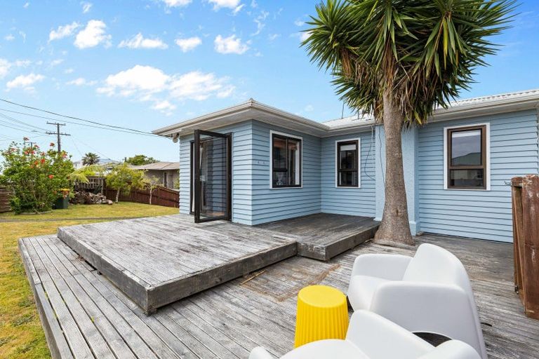Photo of property in 13 York Crescent, Westown, New Plymouth, 4310