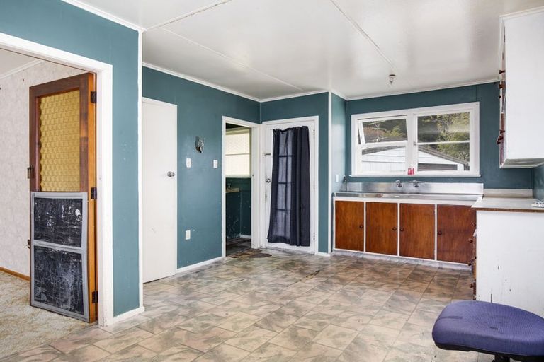 Photo of property in 15 Parenga Street, Wainuiomata, Lower Hutt, 5014