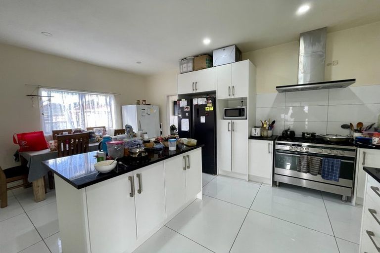 Photo of property in 34 Wattle Street, New Lynn, Auckland, 0600