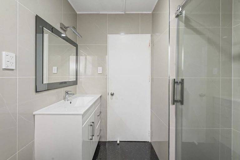 Photo of property in 2/11 Overton Road, Papatoetoe, Auckland, 2025