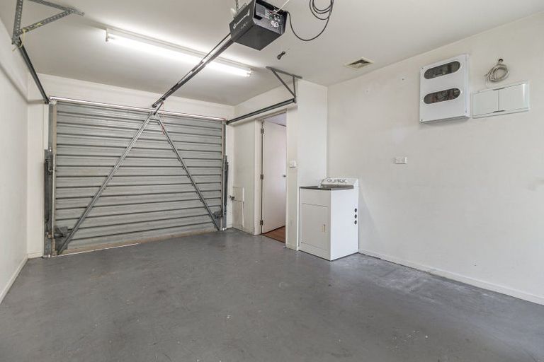 Photo of property in Lakeview Terrace, 17/14 Ambrico Place, New Lynn, Auckland, 0600