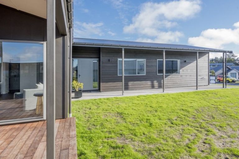 Photo of property in 3 Lamont Place, Waikanae, 5036