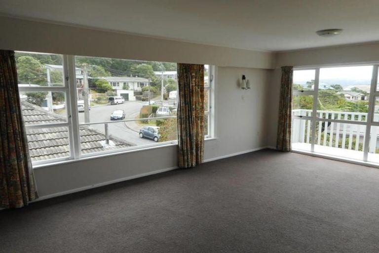 Photo of property in 21 Kahikatea Grove, Paparangi, Wellington, 6037