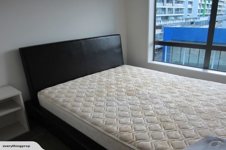 Photo of property in The Docks Apartments, 403/2 Dockside Lane, Auckland Central, Auckland, 1010