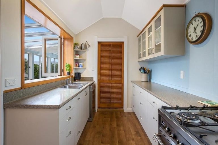 Photo of property in 113 Seaview Road, Paraparaumu Beach, Paraparaumu, 5032