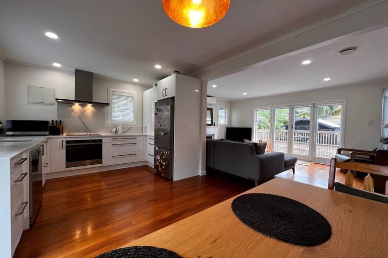 Photo of property in 1/73 Verran Road, Birkenhead, Auckland, 0626