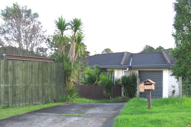 Photo of property in 15 Jacinta Grove, Swanson, Auckland, 0612