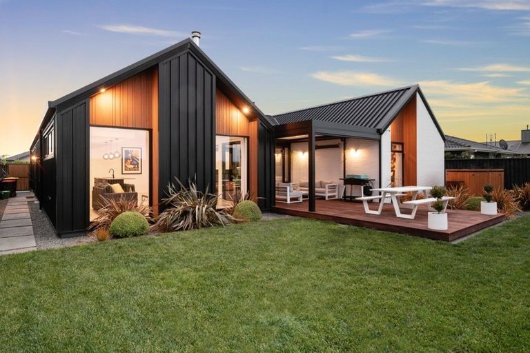 Photo of property in 28 Selliera Place, Papamoa Beach, Papamoa, 3118