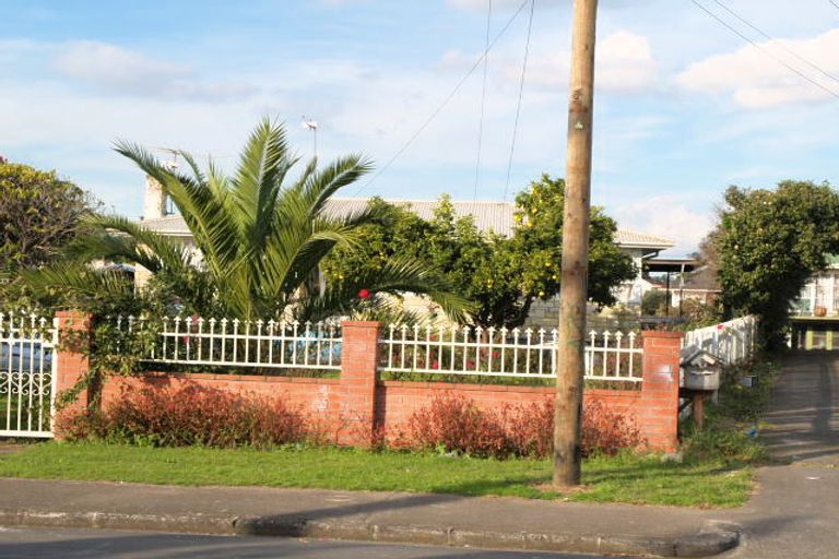 Property details for 13 Blake Road, Mangere East, Auckland, 2024