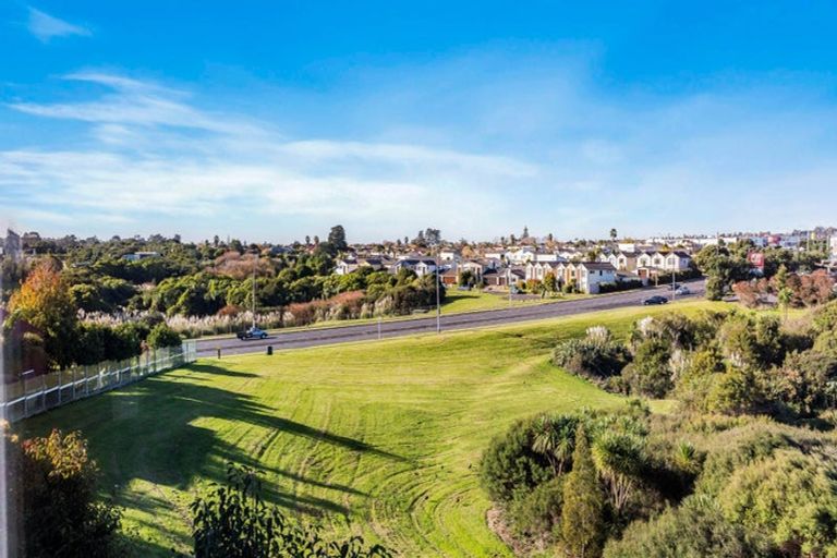 Photo of property in 4/47a Huntington Drive, Huntington Park, Auckland, 2013
